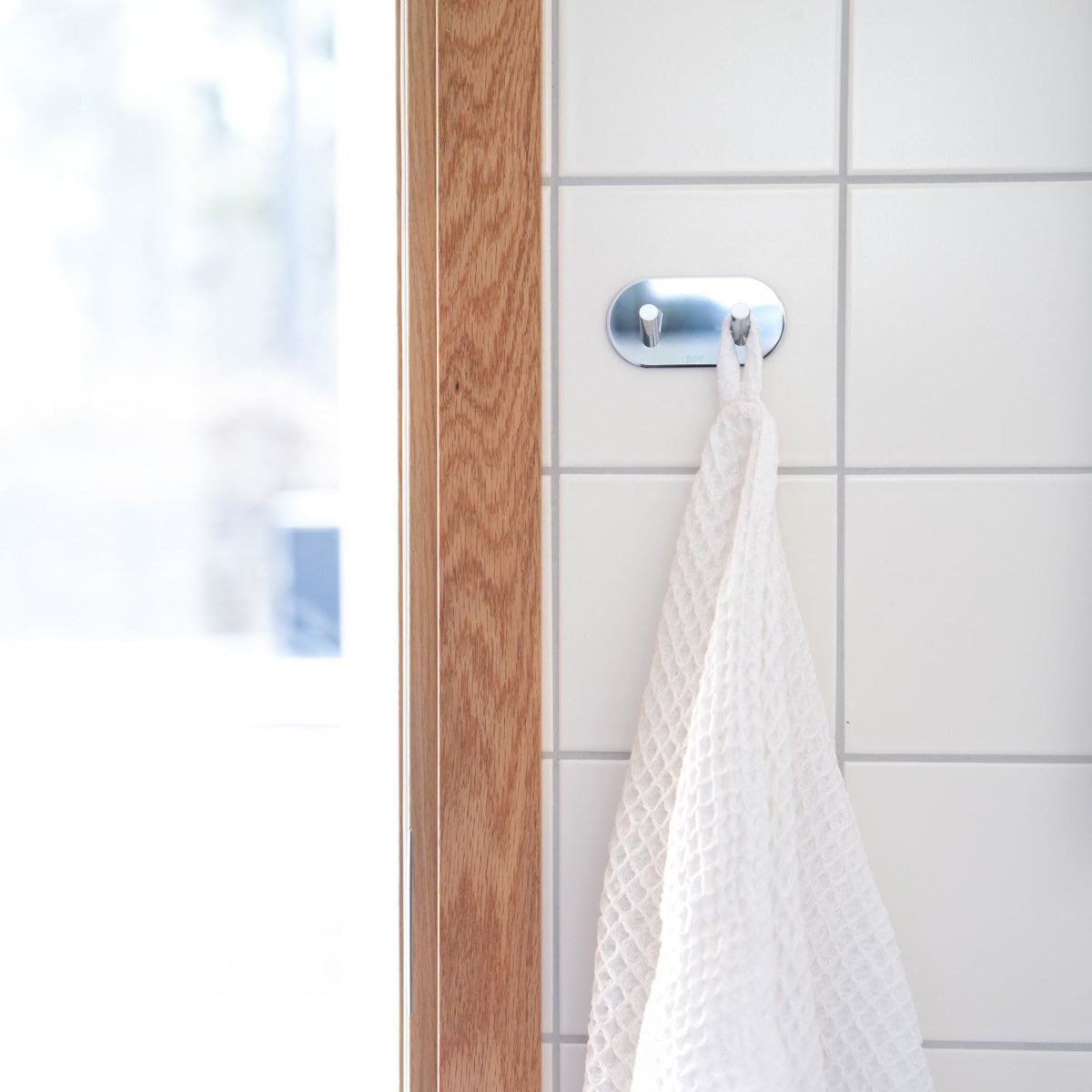 Dubbelkrok Smedbo Självhäftande Rund Krom Blank